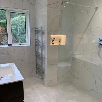 Hvítur grár marmari til skraut baðherbergis